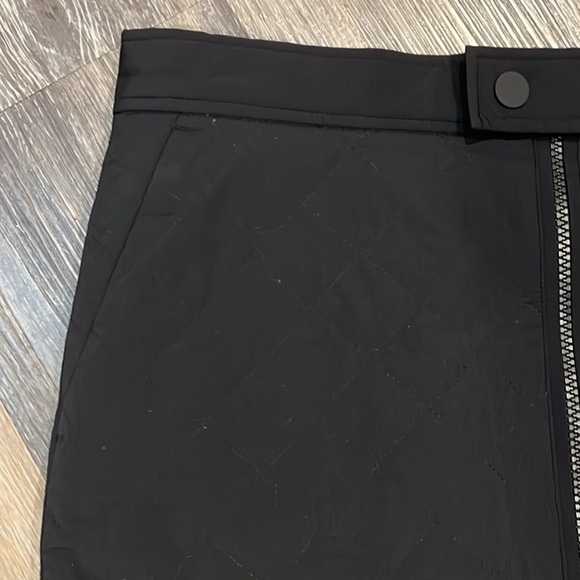 Athleta black quilted toasty buns insulated mini skirt size 6 - Picture 3 of 7